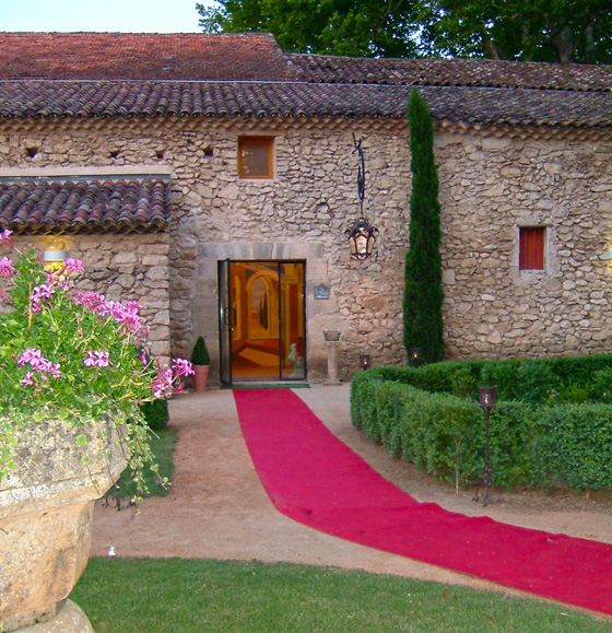 Salon d'acceuil dans notre jardin à la française