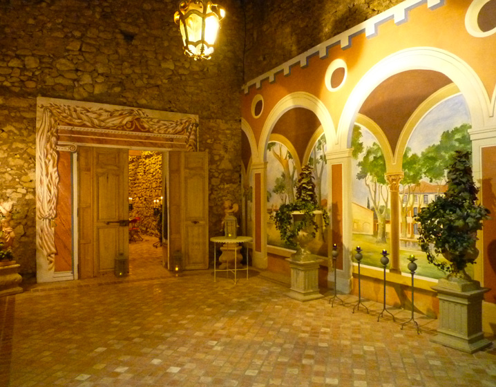 Notre salon d'acceuil avec ses trompes l'oeil