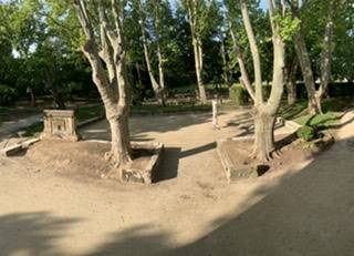 Vue en perspective sur le bassin et le parc du château 