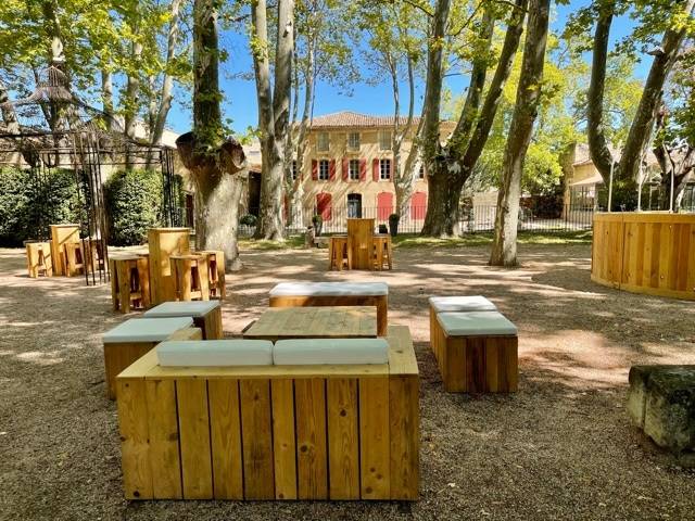 Cocktail dinatoire dans le parc