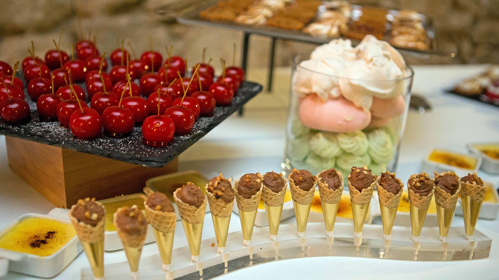 notre cuisine de remise en température permet aux traiteurs de travailler confortablement