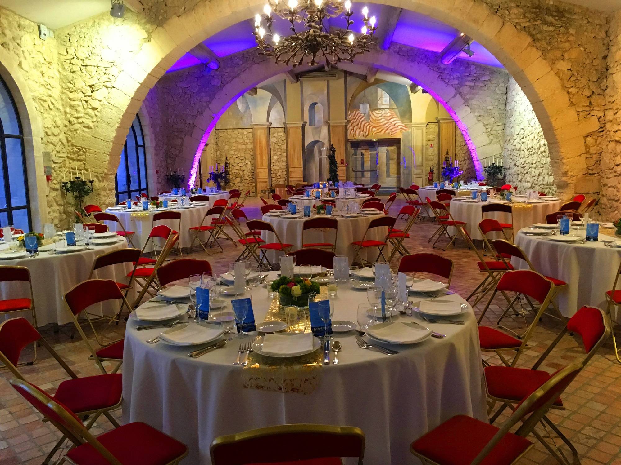 nos salons chauffés par le sol plus notre cheminée éclairée