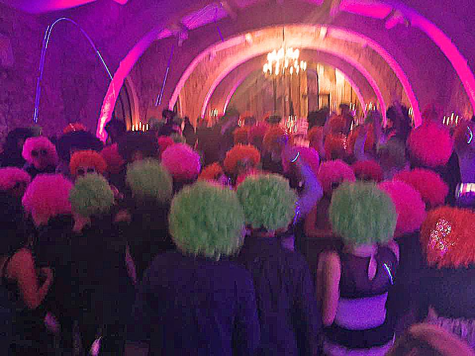 perruques obligatoires .......