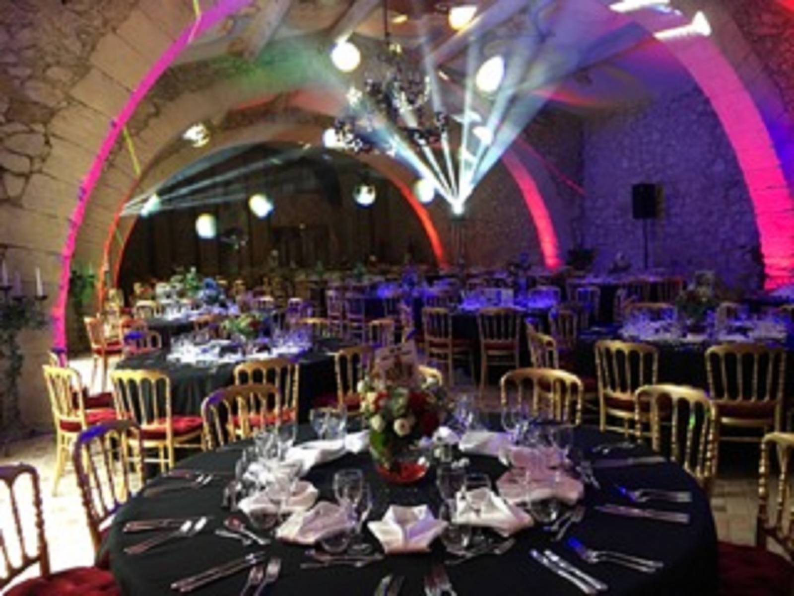 Diner en tables rondes jusqu'à 320 personnes