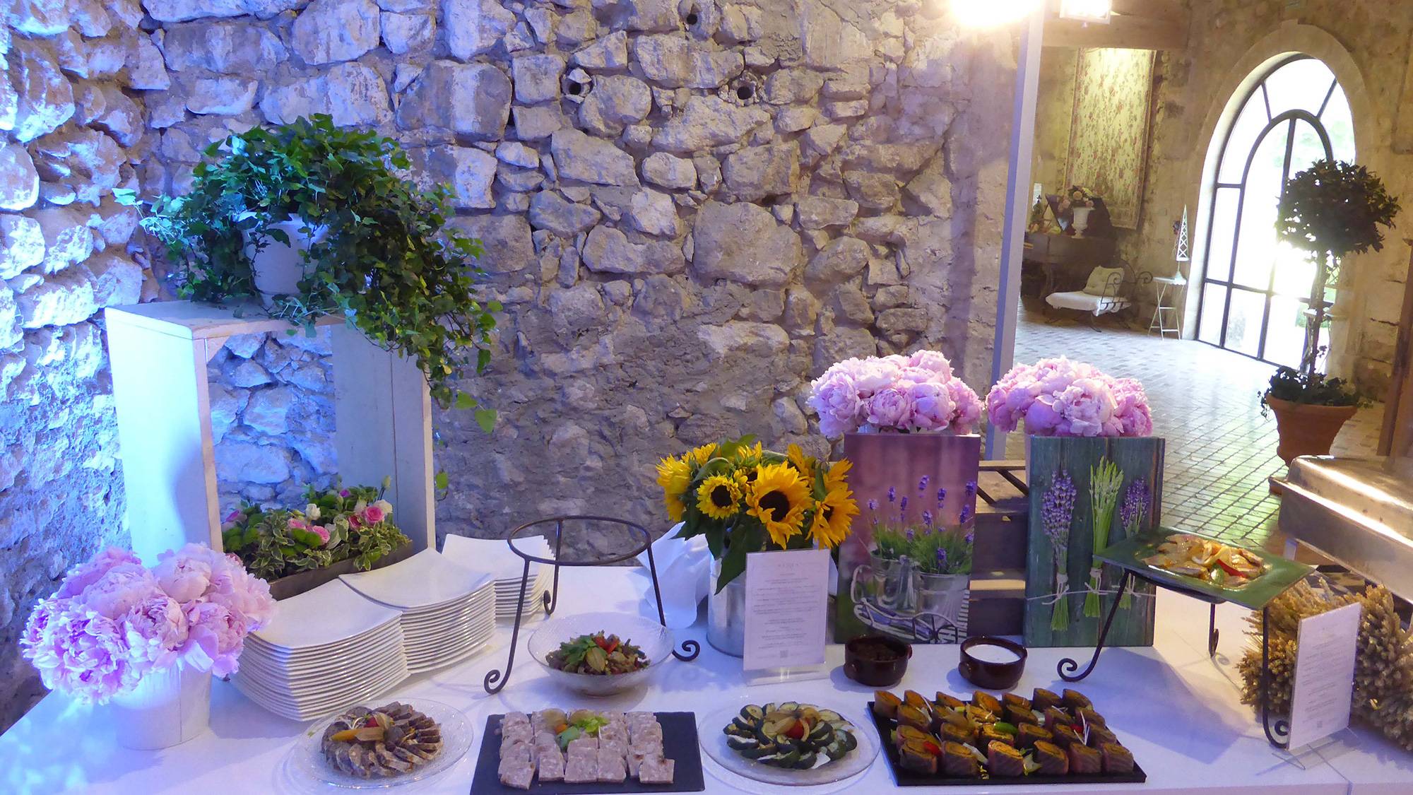 notre cuisine de remise en température permet aux traiteurs de travailler confortablement