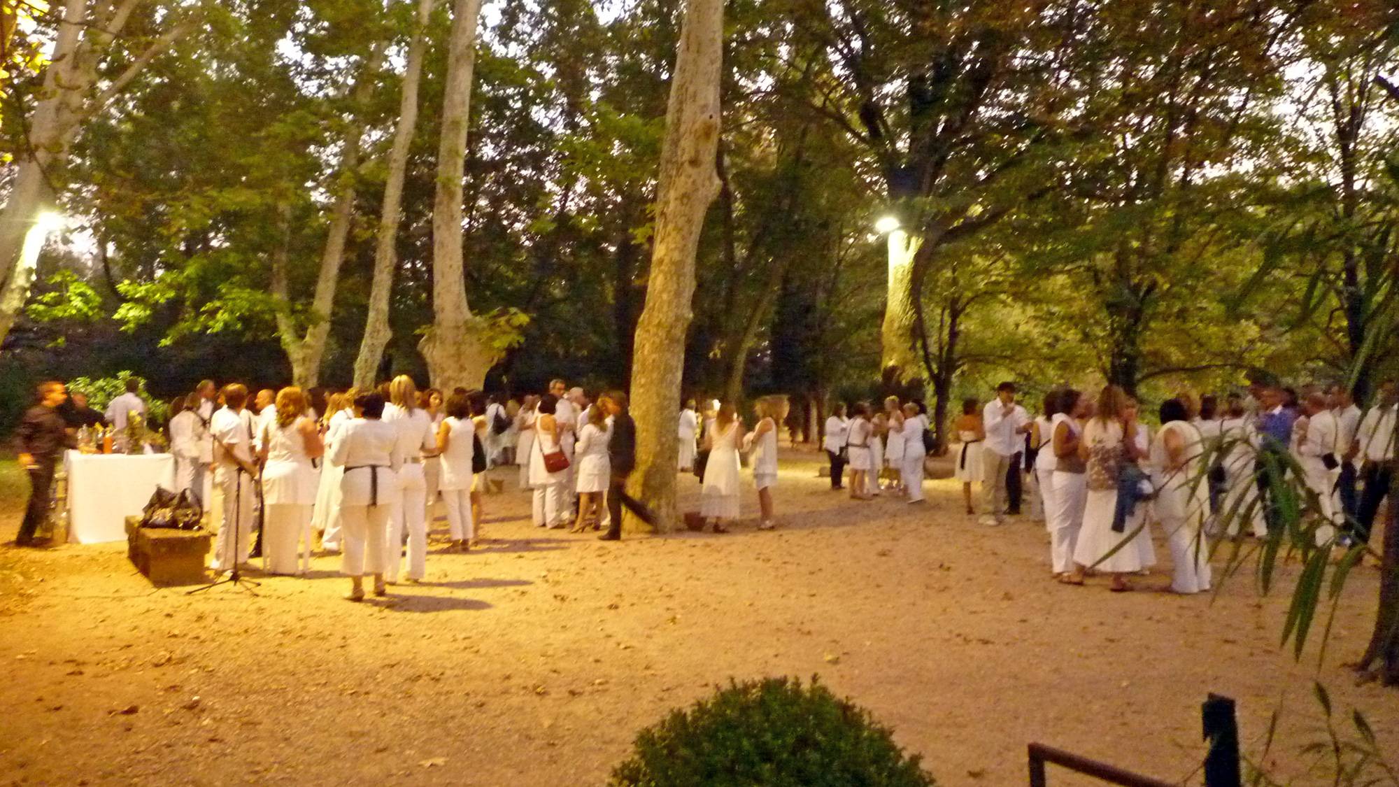 soirée avec espace extérieur pour cocjtail