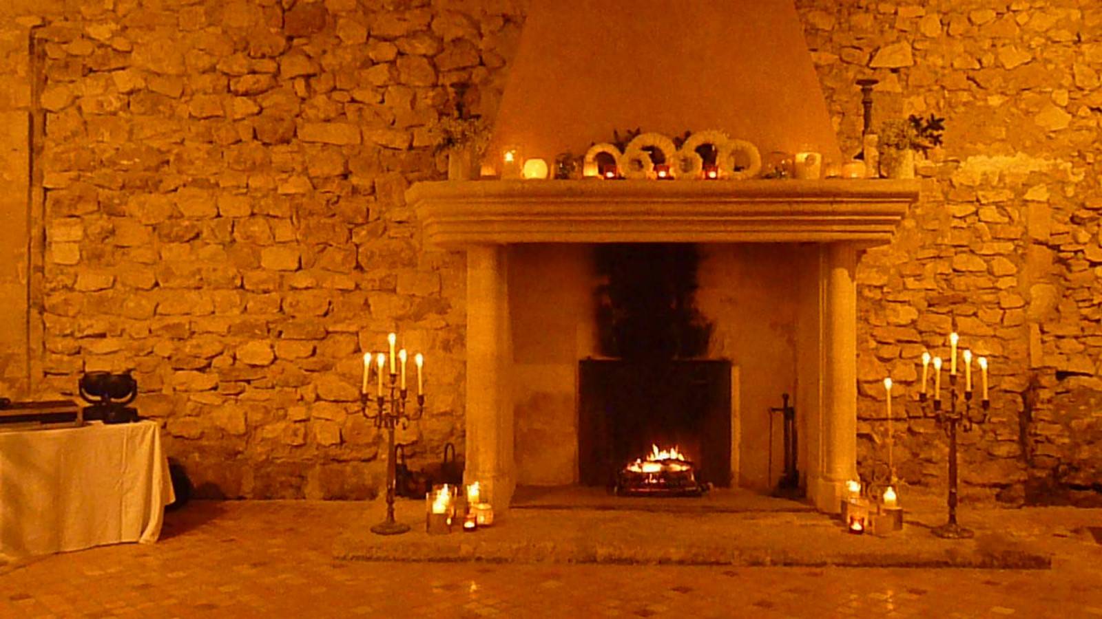 décoration d'hiver avec couronnes pour Noêl