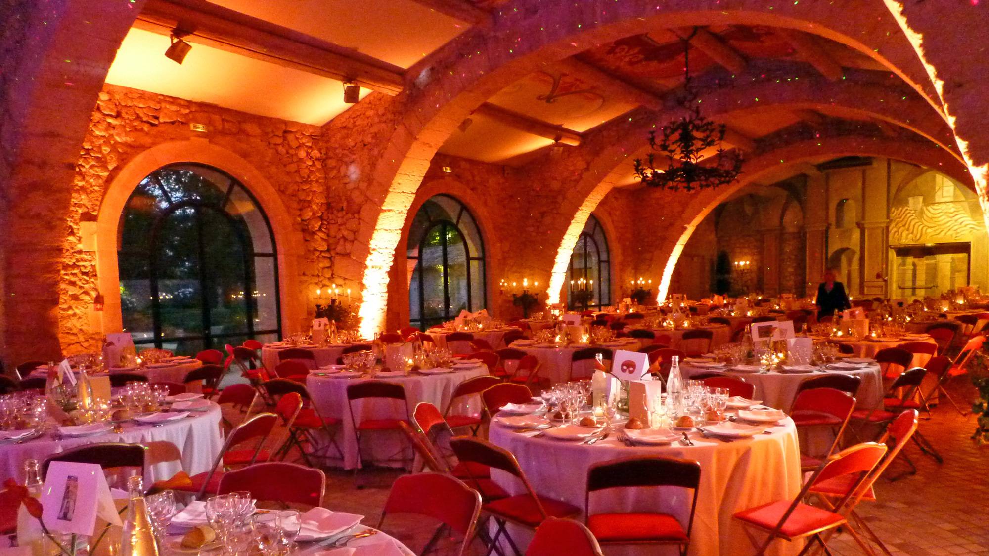 grande salle en pierre à louer pour dîner
