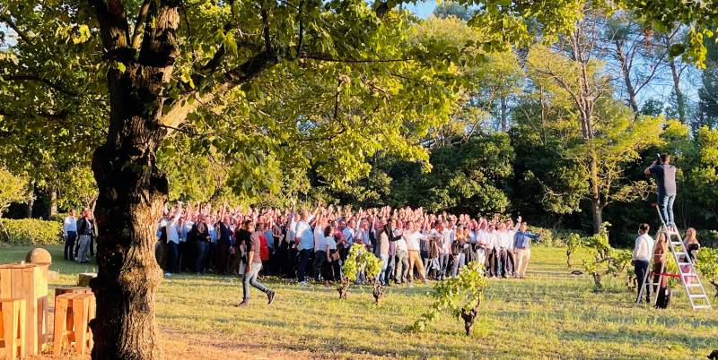 PHOTO DE GROUPE DANS LE PARC